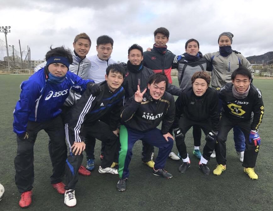 村田和哉 今日は母校野洲高校の初蹴りでした 毎年ここからサッカーのスタートです 全国優勝メンバー をはじめ多くのobが集まりました セクシーフットボールの生みの親である山本先生もすごく嬉しそうでした 最近野洲高も低迷気味ですが後輩たちが再び野洲 村田和哉 今日は母校野洲高校の初蹴りでした 毎年ここからサッカーのスタートです 全国優勝メンバー をはじめ多くのobが集まりました セクシーフットボールの生みの親である山本先生もすごく嬉しそうでした 最近野洲高も低迷気味ですが後輩たちが再び野洲