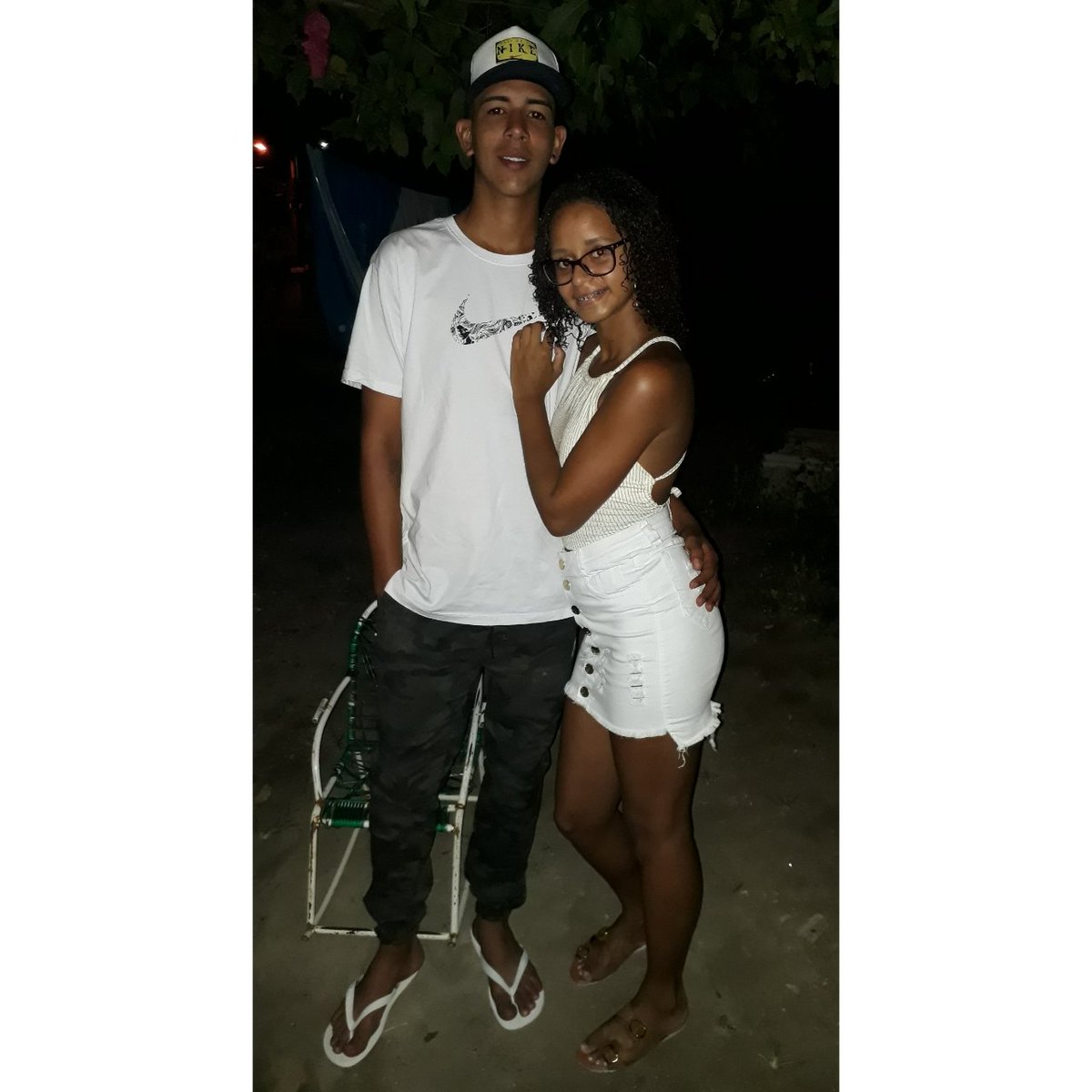 AlexandraLari1's tweet photo. Idai que terminamos e voltamos? Idai que estamos juntos de novo? Ninguém sabe oq sentimos um pelo outro, é fácil julgar um casal quando vc so vê por fora mas n sabe oq ce passa dentro do relacionamento pra chegar ate certo ponto.💏 ❤
#NossoTerceiroAnoNovoJuntos 👪 https://t.co/bDYP4k12Vt