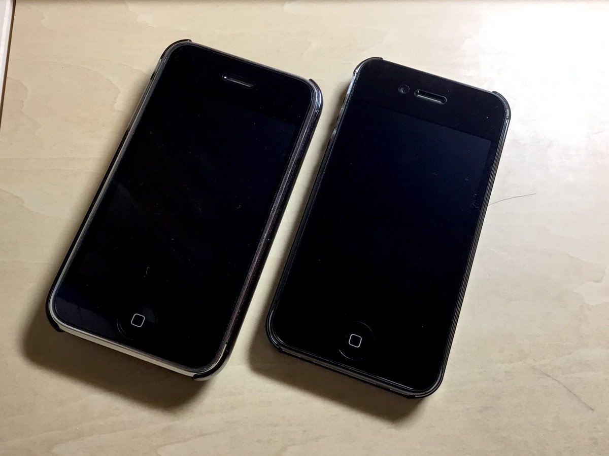 teke3in's tweet photo. 最近はMac漬けだったので、久しぶりに昔のiPhoneを起動してみた。
今のApple製品も魅力的だけど、この頃の製品もシンプルで良い。
サイズもコンパクト。片手で楽に操作できて快適!
#iPhone3G #iPhone4S #iPhone #iOS313 #iOS613 #iOS #Apple https://t.co/5abQrvu7S0