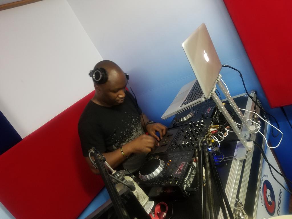 Listen to our Guest DJ @djdexx10 live on #MamboMseto 1pm-4pm @RadioCitizenFM || Standby for MBOSSO, TIMMY T DAT and Taita Taveta County Governor @Sambojagranton