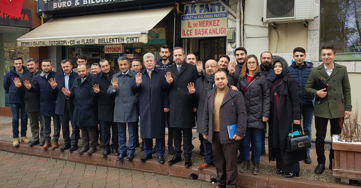 18HuseyinBoz's tweet photo. AK Kadrolarımızla ülkemiz için, şehrimiz için, partimiz için mücadele etmeye, bu kutlu çatı altında vefayı, saygıyı, sevgiyi elden bırakmadan yürüşümüze devam ediyoruz.

#ÖnceMilletÖnceMemleket https://t.co/xhAeXmRxIt