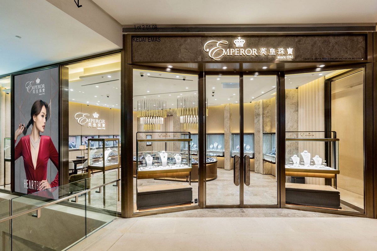 e_locations's tweet photo. Emperor jewelry opened its first flagship store in Malaysia at Pavillion Kuala Lumpur
#emperor #kualalumpur #pavillion #storeopening #shopopening #elocations https://t.co/r1Gvnzow2z