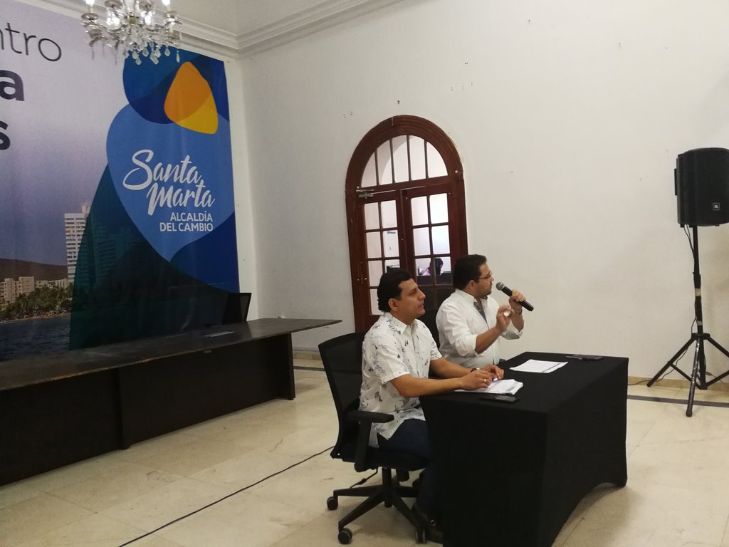 SantaMartaDTCH's tweet photo. #RuedaDePrensa Sobre gestión financiera del distrito en 2018.

▶️ Aumento histórico de la calificación en riesgos financieros del Distrito según la FItchs. 

▶️ Recaudo del 2018

▶️ Pagos de deudas (salud y educación) 

▶️ Plan acción fiscal 2019. 👉 https://t.co/lT9UWYbzrm https://t.co/mxSNtUp8Ft