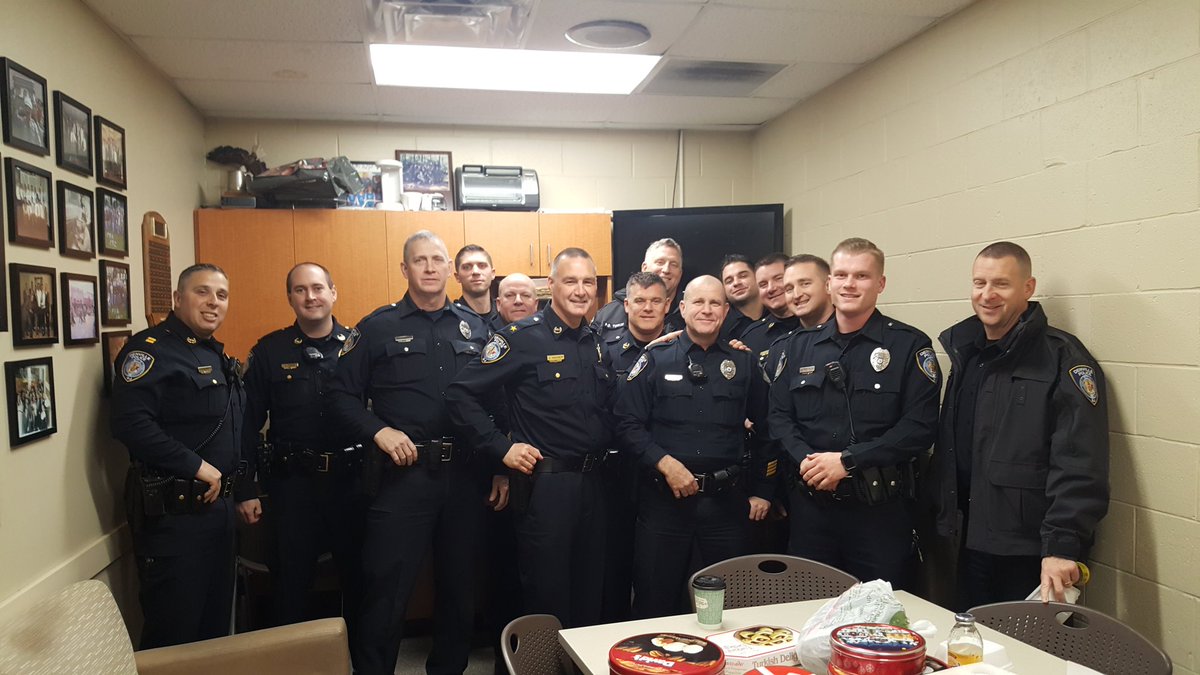 denvillepd's tweet photo. Congratulations to Ofc. Pete Grawehr who is retiring today after 25 years of service. The Department and the residents of Denville have been lucky to have you on our team! Enjoy Retirement! #lastcoffeebreak https://t.co/vHwPWldYvh