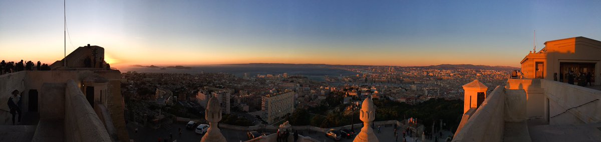 Joyeuse année et bonne reprise !
Petit panorama depuis la Bonne Mère de Marseille...

#HappNewYear2019 #meilleursvoeux #Marseille