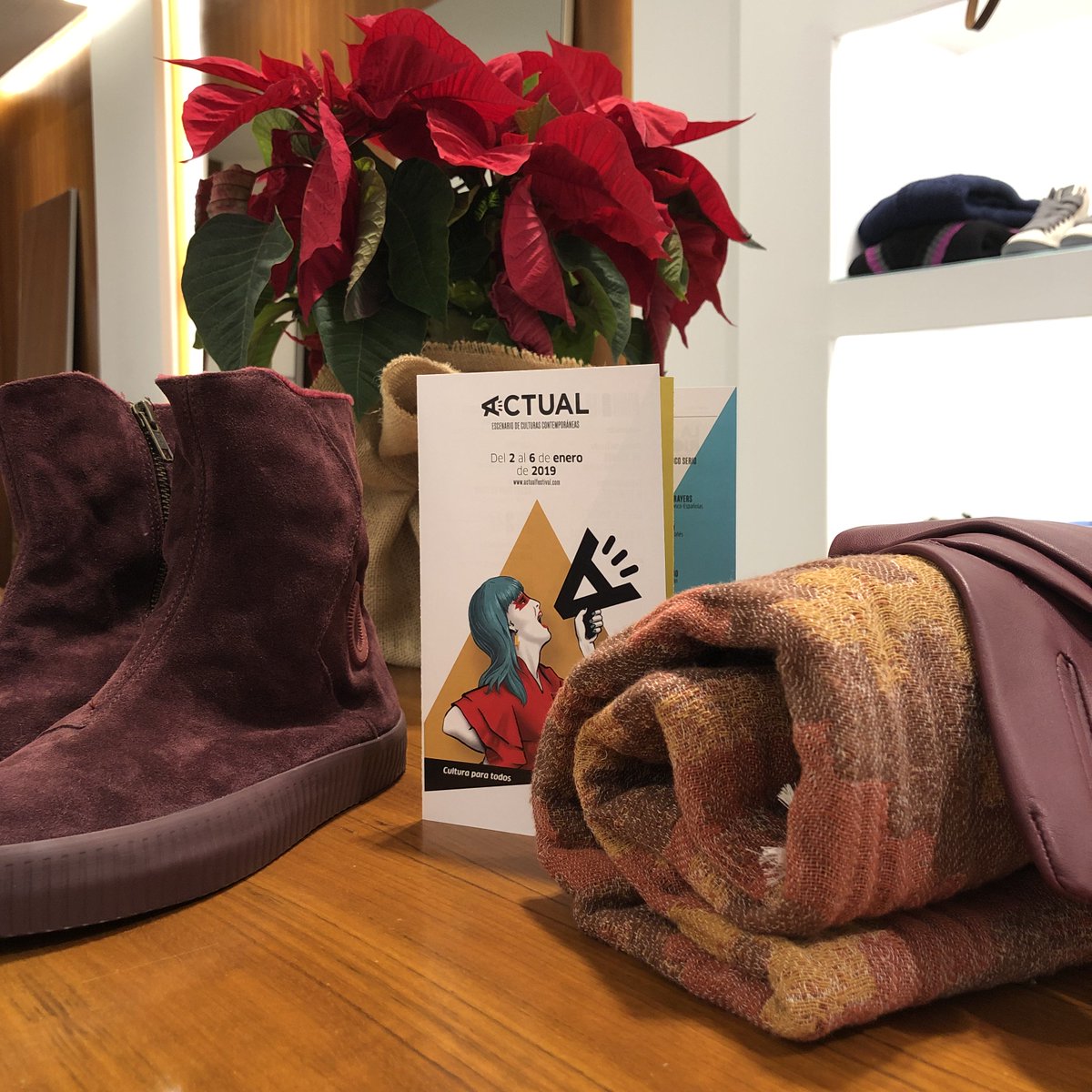 mikonosmoda's tweet photo. Comenzamos el año con una nueva edición de @ActualFestival , el festival de culturas contemporáneas, que se celebra en Logroño del 2 al 6 de enero, ¿te lo vas a perder?
.
.
bota - Aro
guantes - Isotoner Spain
#actual #actual2019 #nosvamosdefestival #Logroño #LaRioja https://t.co/atM0k50bJj