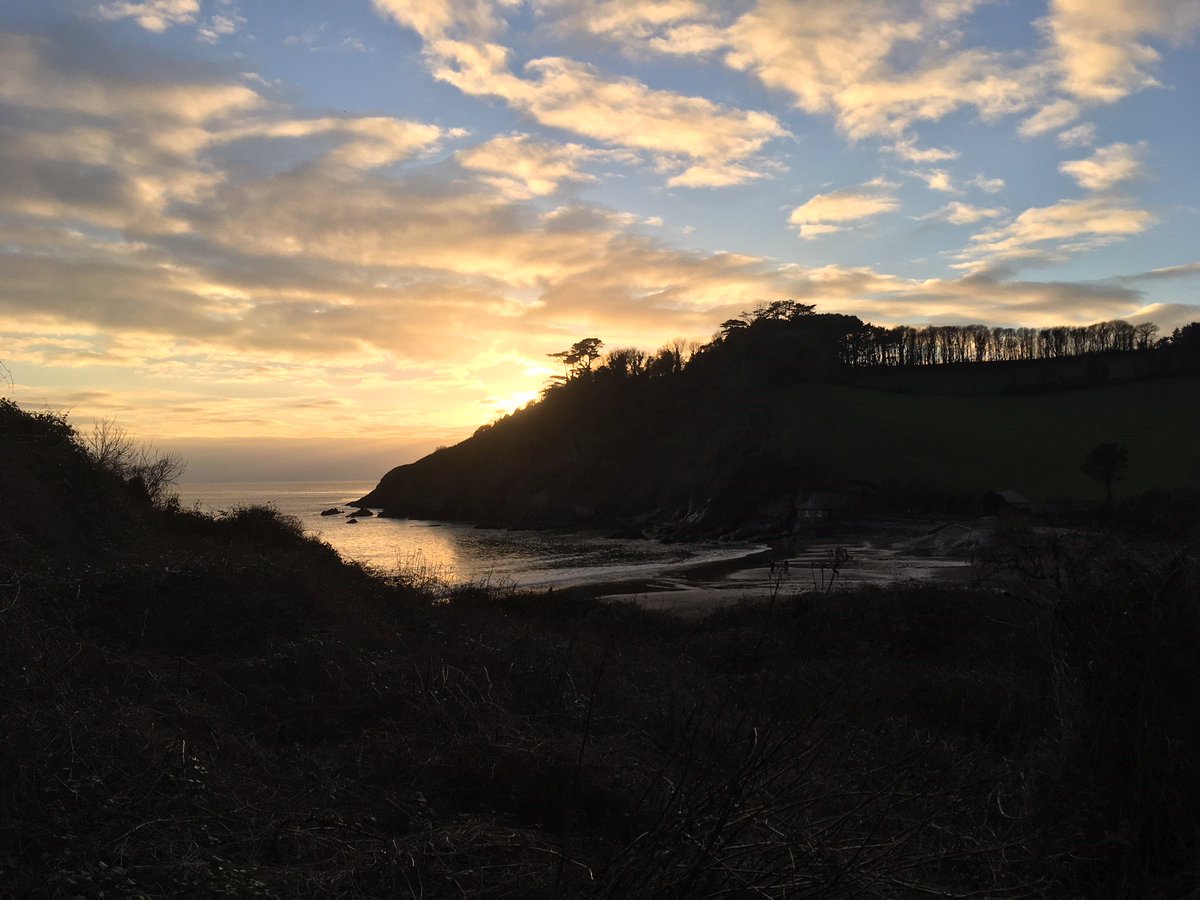 SouthDevonNL's tweet photo. Great #NewYearsDay @SouthDevonAONB lots of people enjoying the perfect weather at Mothecombe @SWCoastalPath @FleteEstate #OutstandingLandscape https://t.co/AmGQBPVjwR