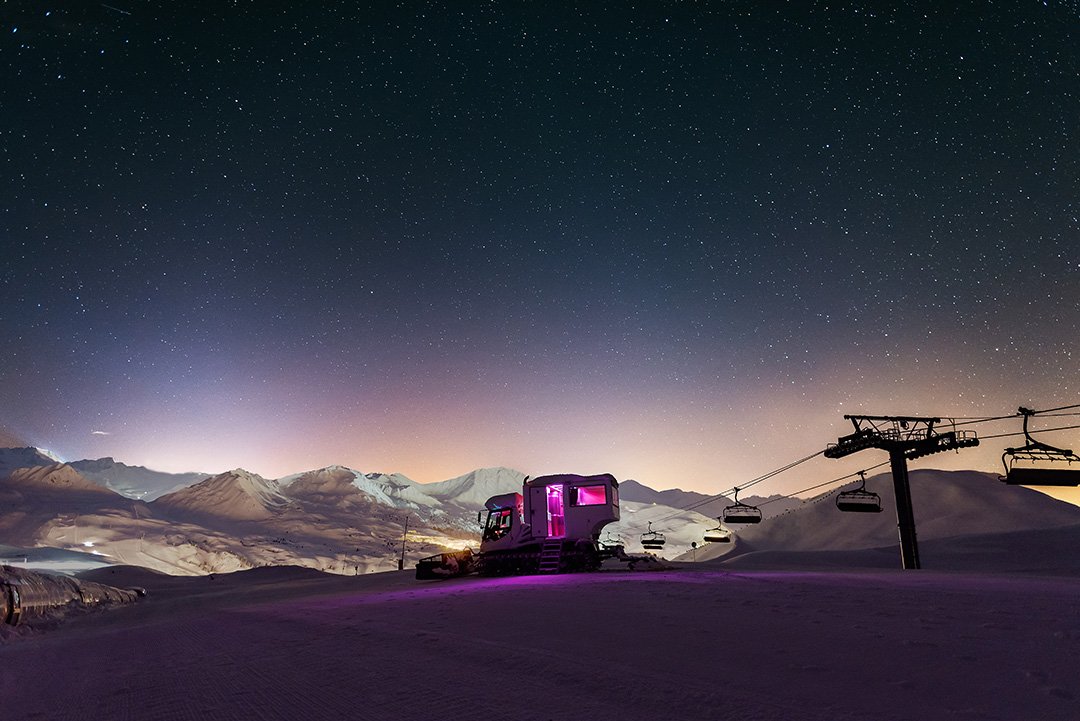 VDQSN's tweet photo. Le Chalet des pisteurs de l'Arpette transformé pour la soirée spéciale #OverTheMoon du 31 décembre #HappyNewYear2019 
Dîner romantique, balnéo face au #MontBlanc et nuit sous les étoiles.
Une soirée incroyable et insolite à vivre à @LaPlagne #Unforgettable #maplagne #SAP https://t.co/V03egk8x3N