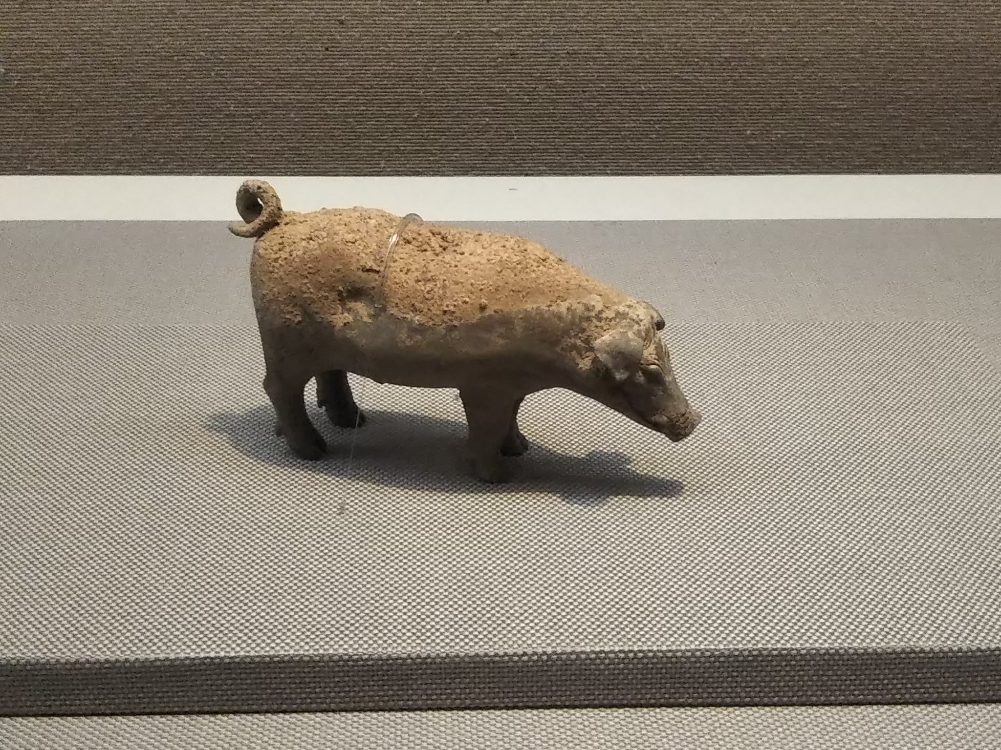 黒織部 漢代に副葬品としてつくられた 玉豚 と 灰陶豚 抽象的なフォルムの玉製のブタ いいなぁ かわいい 欲しい 博物館に初もうで 東博 T Co 5ef74kxjee Twitter