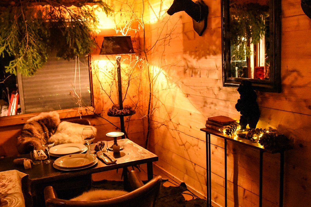 VDQSN's tweet photo. Le Chalet des pisteurs de l'Arpette transformé pour la soirée spéciale #OverTheMoon du 31 décembre #HappyNewYear2019 
Dîner romantique, balnéo face au #MontBlanc et nuit sous les étoiles.
Une soirée incroyable et insolite à vivre à @LaPlagne #Unforgettable #maplagne #SAP https://t.co/V03egk8x3N