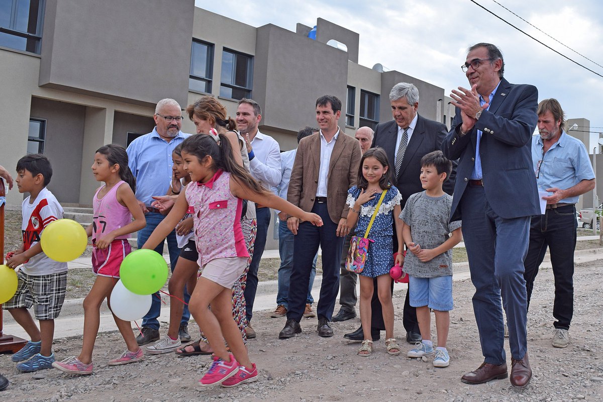 #SSdeJujuy│FAMILIAS RECIBIERON EL 2019 EN SU CASA
El programa 72 viviendas e infraestructura fue entregado a los adjudicatarios resultantes del sorteo público destinado al Gran Jujuy.
@munissdejujuy #MásViviendas! #HayGestión
Más Infrmación>http://ivuj.gob.ar/index.php/2016-05-16-11-40-48/369-72-familias-recibieron-sus-viviendas-por-el-sistema-de-demanda-libre …
