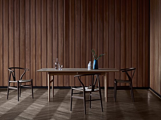 A rich, sensual and grounding Kohl Brown was chosen as a welcome element to our Beyond palette (AW 2018/19). At Carl Hansen &amp; Son, a limited edition of the iconic Wegner Wishbone chair also comes in this warm, dark brown colour. Kohl Brown also works...

ow.ly/AW0h30n9PLW