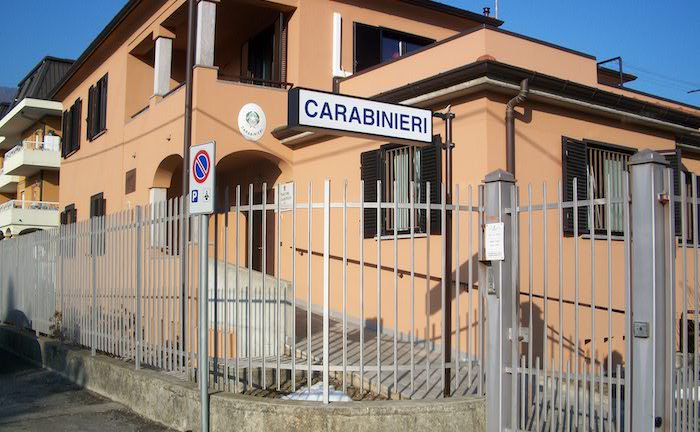 LuinoNotizie's tweet image. Furto in una #tabaccheria del luinese, ma le telecamere li incastrano. Denunciati due fratelli
bit.ly/2SxOnQX