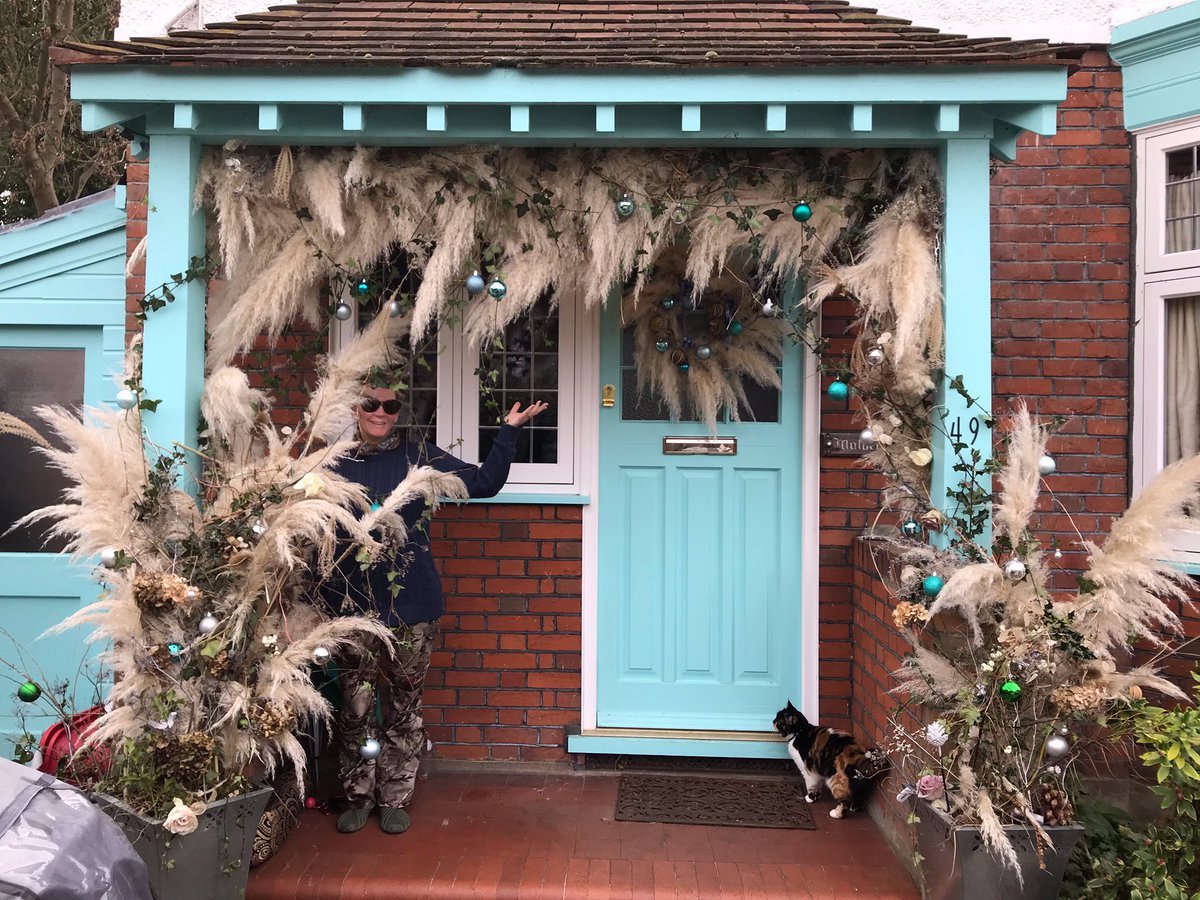 It’s coming down today #floralinstallation #pampas #TW12 #Hampton I’m already planning what I’m going to do #Christmas19