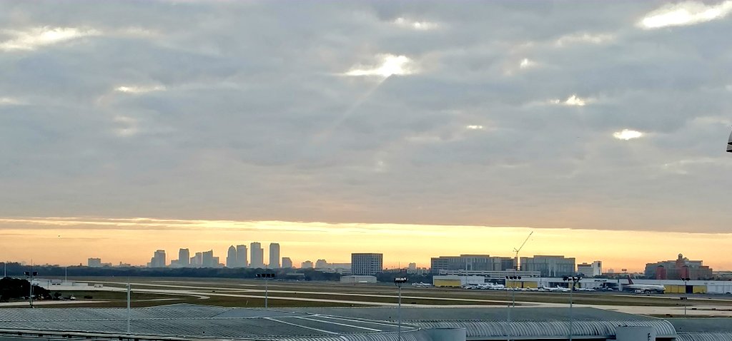 PhotosByDMRicha's tweet photo. Happy New Year #2019 @BN9 #TPA 1/2/2019 #PhotosByDMRichards #Photography #TravelSkills #Travel #Tampa https://t.co/cLmid69IGz