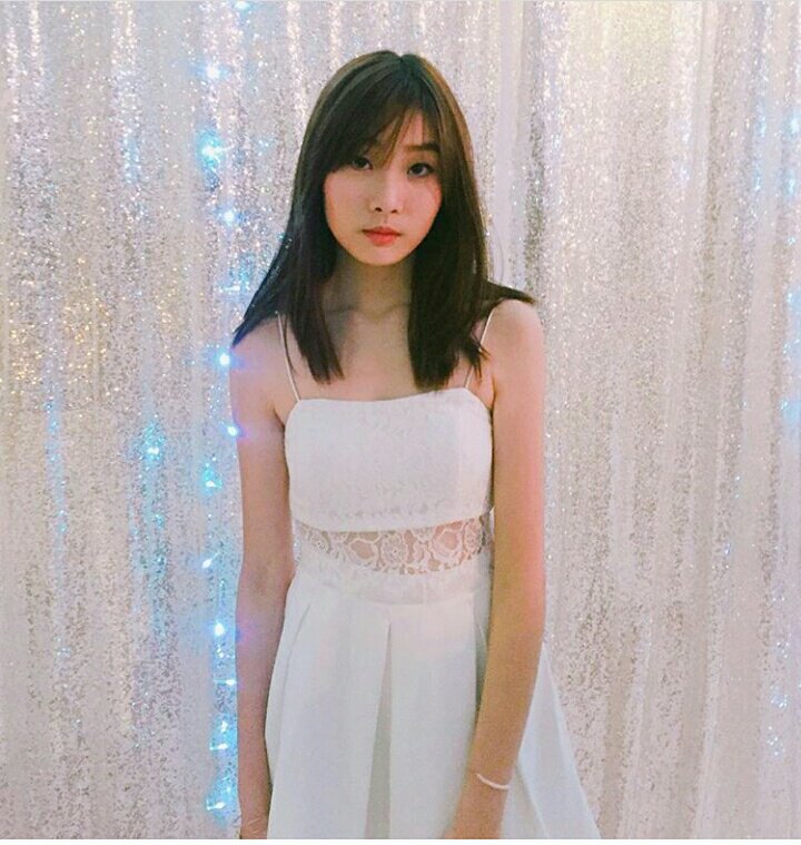 choi_chaem's tweet photo. เมื่อฉันอายุ 15 แต่ฉันดูเหมือน 20 ปีฉันคิดว่าอาฮาฮา 😂🌹🌹 https://t.co/nULi2YYVUR
