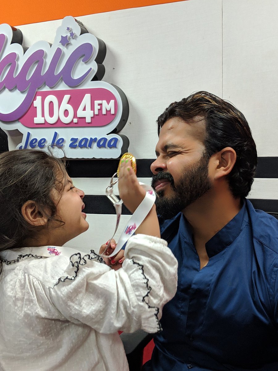 trishasharma586's tweet photo. Father daughter goals 😍🤗 @Bhuvneshwarisr1 @sreesanth36 
.
.
.
.
#MagicFMMumbai #BiggBoss12 #SreesanthRuledBB12 #SreesanthForTheWin #Sreesanth https://t.co/7Ntf68KYei
