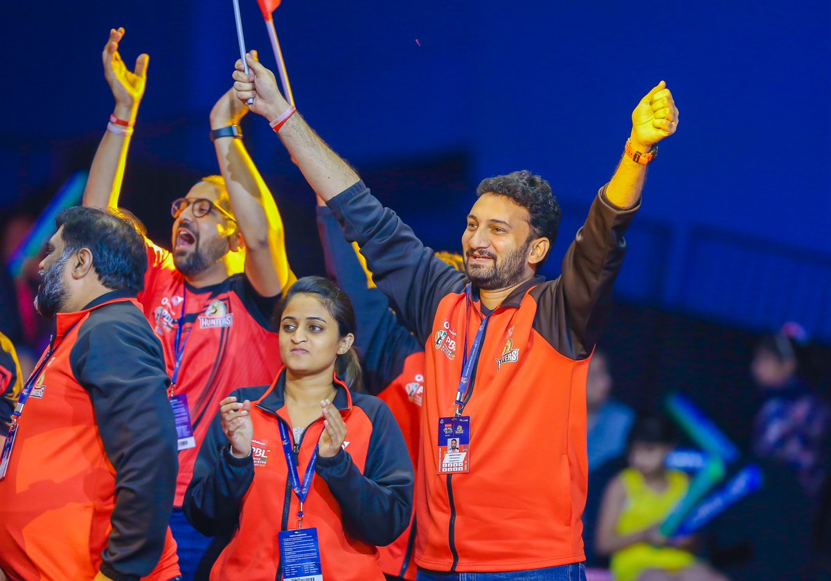 Hyd_Hunters's tweet photo. Snapshots from the #Hunters win on New Year's Day against #NEWarriors
#HuntersArmy
#HyderabadHunters
#VodafonePBL
#LetsWinThisAgain
(4/4) https://t.co/SrLpWTulkD