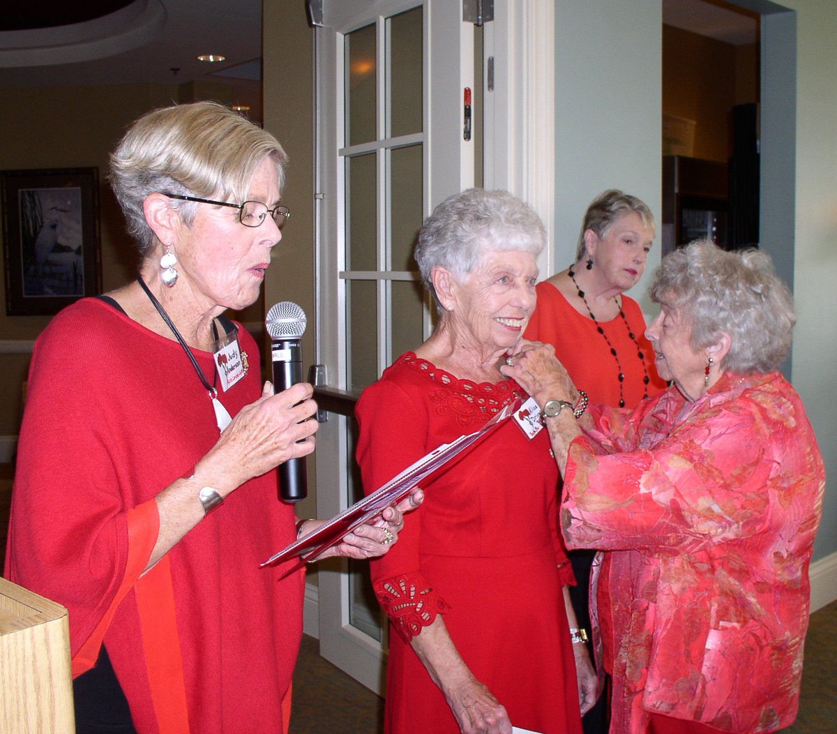 AlphaChiOmegaHQ's tweet photo. #WhyAlphaChi Wednesday - because it's a lifetime sisterhood! Delta Pi Delta alumnae chapter (Southwest FL) recently presented a member, Alice (@bgsuaxo 1944), her 75 year pin!❤️

How do you plan to stay connected with your sisters in the new year? https://t.co/FcNdyr9QWE
