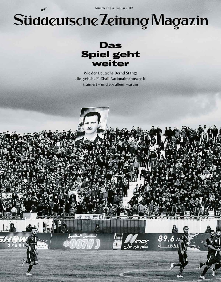 Bernd Stange ist Trainer der syrischen Fußballnationalmannschaft. Darf man in einem Land, dessen Regime so viel Leid erzeugt wie das von Baschar al-Assad, arbeiten? Eine Reportage über Politik, Sport und Moral, von Moritz Baumstieger und <a href="/arminsmailovic/">armin smailovic</a>, Freitag im <a href="/szmagazin/">SZ Magazin</a>