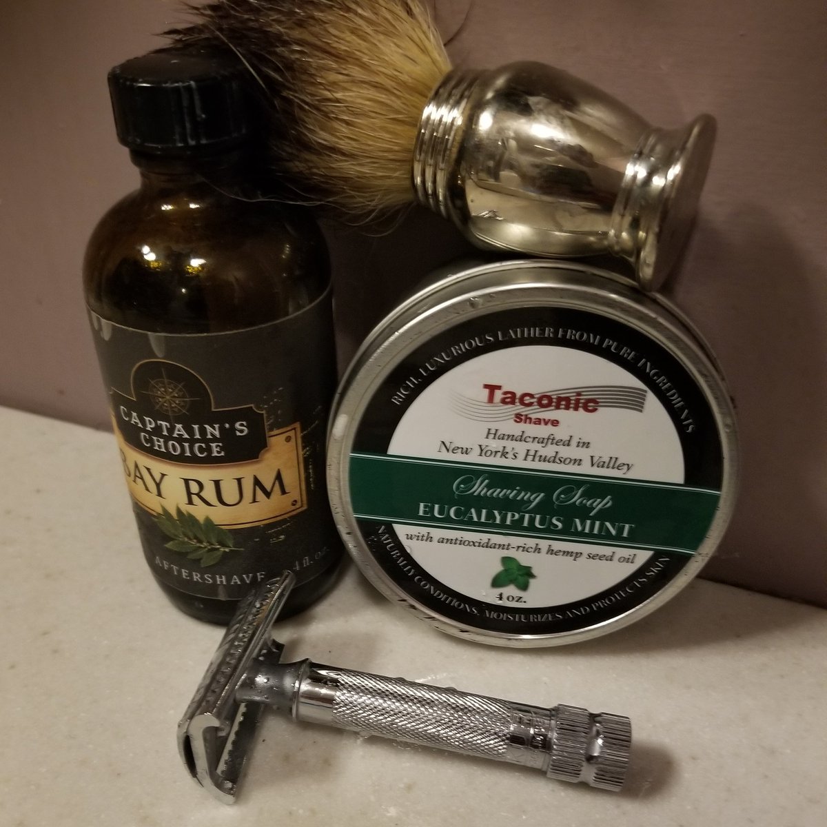 TheShavingEdge's tweet photo. My first #sotd for 2019.
Taconic Eucalyptus Mint Shave Soap, Col Conk Shave Brush, Merkur 37c with Feather DE blade, Captain's Choice Bay Rum Aftershave
#taconic #taconicshave #eucalyptus #mint #wetshaving #feather #merkur #socialmedia #colconk #captainschoicebayrum https://t.co/mroxCZXwLP