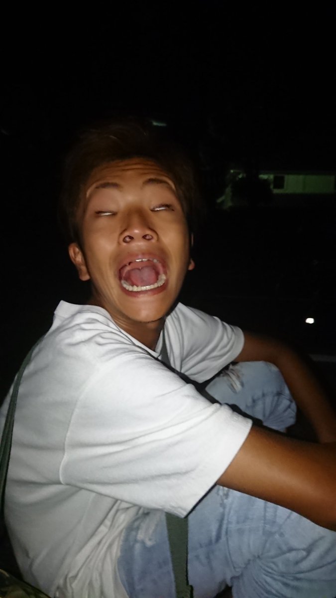 Endo517's tweet photo. こーゆーツイートする波に遅れたゎ。
あけましておめでとうございます(笑)
去年ゎほんまに癖強い1年だったゎ(笑)
今年もよろしくお願いします！ https://t.co/xUMltoluVb