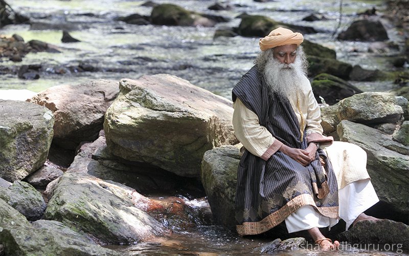 SadhguruJV's tweet photo. Integrity is not just about the way you act when others are watching. It is about the way you are within yourself. #SadhguruQuotes https://t.co/Zlu47RBMCH