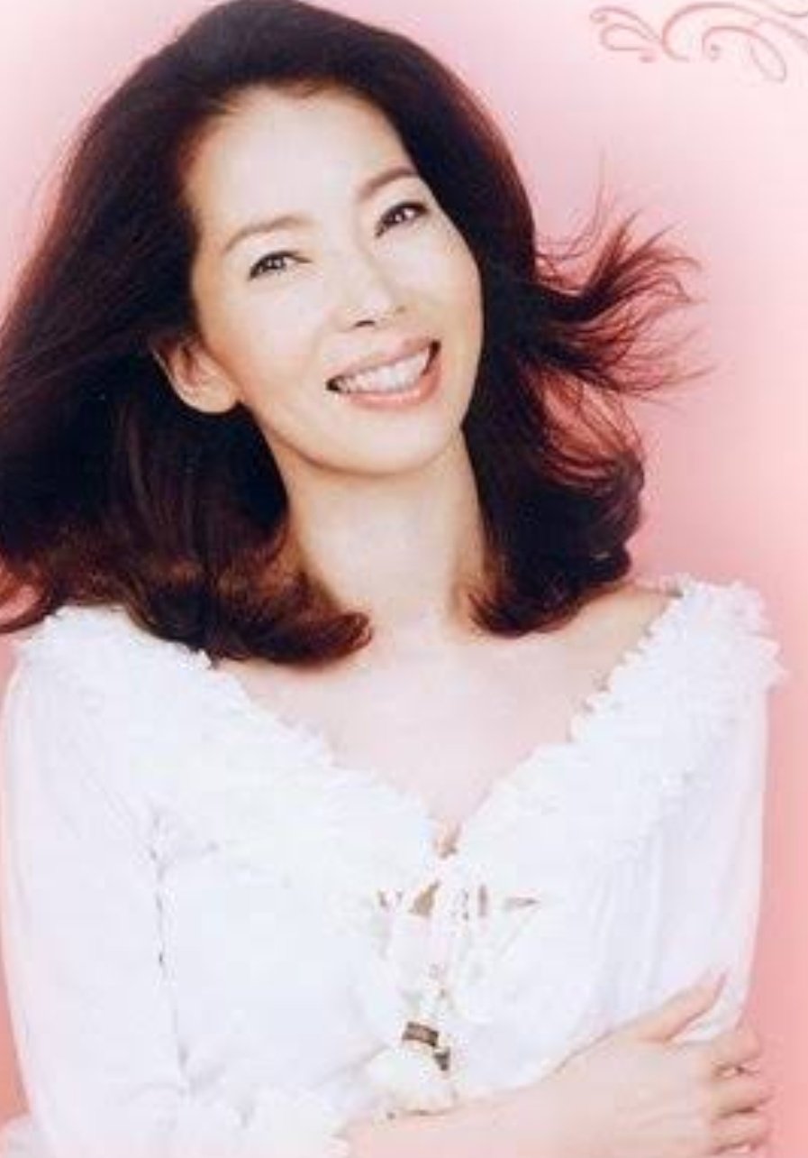 J ジェームズ 増田恵子シングル売上トップ5 第１位 すずめ 26 7万枚 第２位 ためらい 5 0万枚 第３位 女優 3 1万枚 第４位 Fu Ri Ne 1 9万枚 第５位 らせん階段 0 8万枚 T Co Kzbaa9mkth Twitter