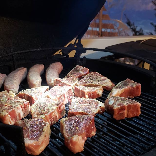 kickashbasket's tweet photo. Smoked a few lamb chops last night! Loving this locally raised Lamb from Fox Crossing Farms. Added a little Grunt Rub from @code3spices over top of some @fogocharcoal .... Deliciousness! Happy 2019!
.
.
#ShakeThatAsh #LightThatFire #KickAshBasket #LocalL… https://t.co/sm0GDHh92n https://t.co/OnSdfSeELc