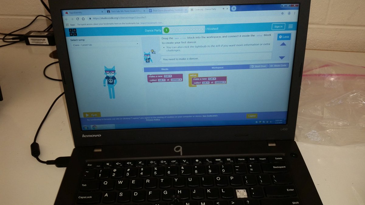 RSmithTeachTech's tweet image. Students in Ms. Perez's 4th grade are participating in Hour of Code!
