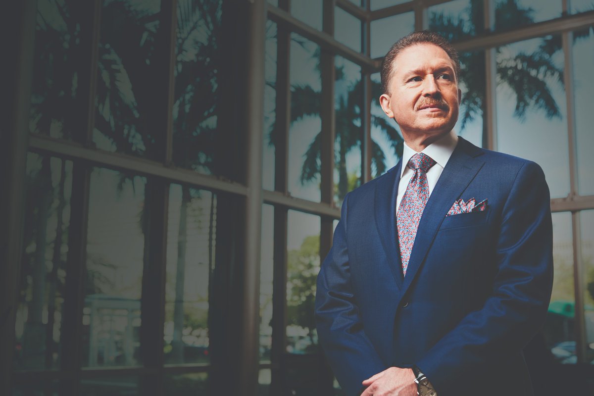 UMiamiHealth's tweet image. Proud to welcome pioneer of the #MiamiMethod, @JosephLamelas as our new chief of #cardiacsurgery. Read more: bit.ly/2GOPdY0 #TransformingPatientCare #LamelasReturns