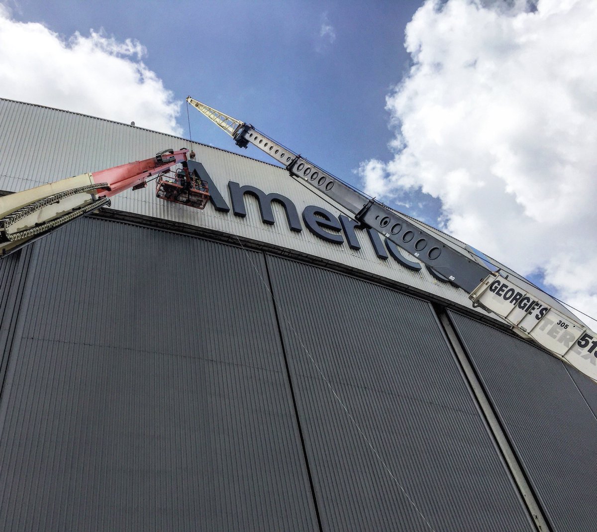 Colite's tweet photo. Whether it's #terminals, #hangars, #cargo or a #FlightCenter - there's nothing we haven't #branded for the world's largest carrier, @AmericanAir! https://t.co/nzZyYUfG2a