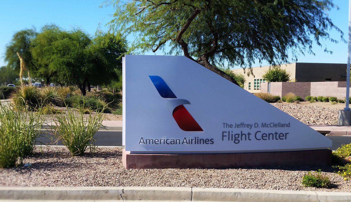 Colite's tweet photo. Whether it's #terminals, #hangars, #cargo or a #FlightCenter - there's nothing we haven't #branded for the world's largest carrier, @AmericanAir! https://t.co/nzZyYUfG2a