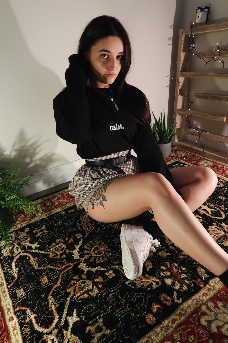DaniNeckDeep's tweet photo. All of the products I make through гаiи. are entirely unisex. Here are some shots of the new collection I took with my beautiful girlfriend, all will be available this friday 🌱 Any questions hmu in the comments 🌸 https://t.co/f2pyVfMbHN