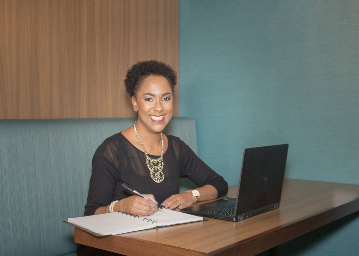 Mahoganey Jones tweet media