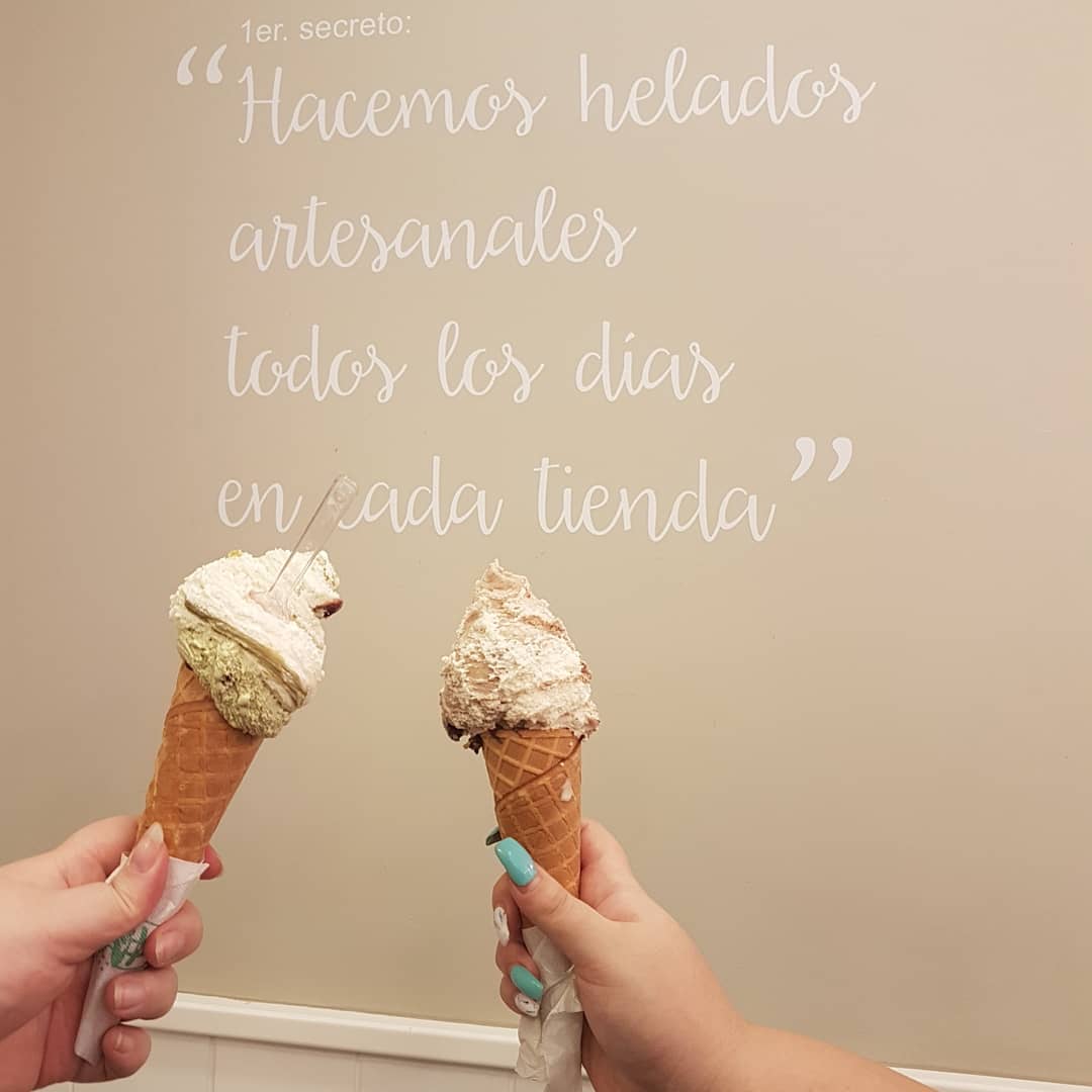 giolatto's tweet photo. Son fechas de mucho celebrar y brindar, cada uno con lo que más le gusta... 😂🍦🍦 ¡Por ti, por mi y por lo que está por venir! 

#giolatto #helado #heladeria #comer #dulce #postre #icecream https://t.co/rTWSvGQQ59