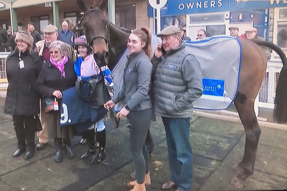 amajox's tweet photo. Congrats @amajox @tabithaworsley WINS @HerefordRaces @MansionBet #Chase @RacingRobin #SomeFinish denies #BryonyFrost #11ran #topride #topjock🏆👌👏👍👏👏👏 https://t.co/UbBc4Zy77y
