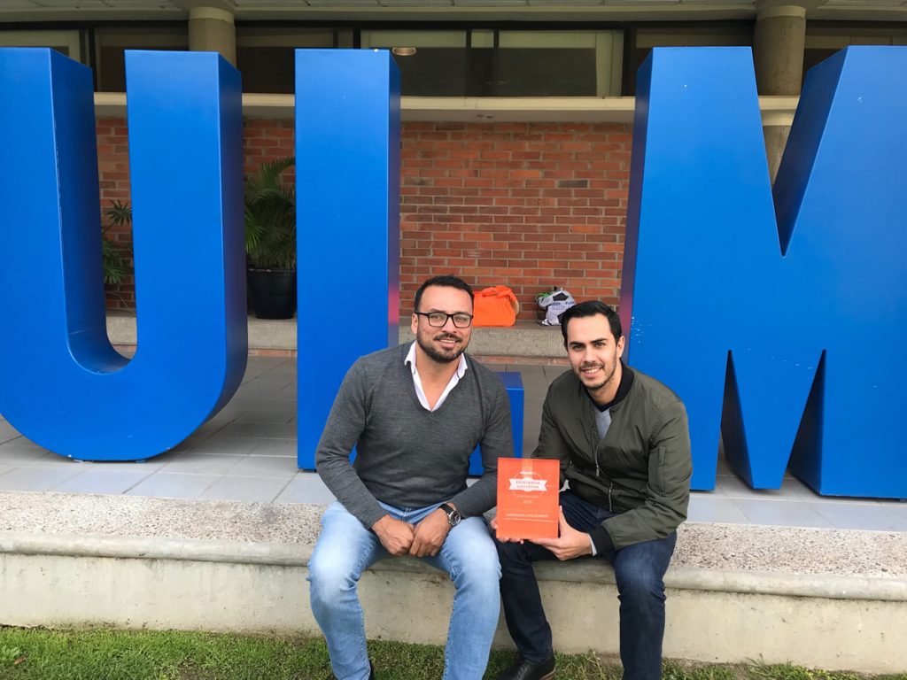 Educaedu (@educaedu) on Twitter photo La UNIVERSIDAD LATINA DE MÉXICO (<a href="/ulm_mx/">Univ. Latina de Mex.</a>) ha recibido de mano de Claudia Karina Chávez Diaz, el Premio a la Excelencia Educativa 2018
bit.ly/2CL95aA La UNIVERSIDAD LATINA DE MÉXICO (<a href="/ulm_mx/">Univ. Latina de Mex.</a>) ha recibido de mano de Claudia Karina Chávez Diaz, el Premio a la Excelencia Educativa 2018
bit.ly/2CL95aA