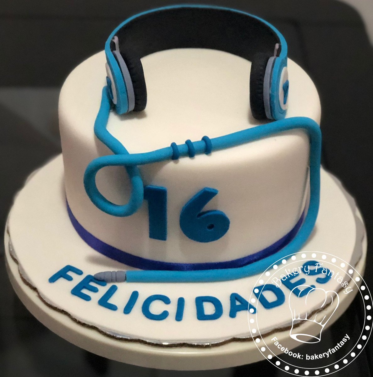 bakery_fantasy's tweet photo. 📌 Somos tu mejor opción para crear detalles inolvidables en este #2019, contáctanos a:

📧 info@bakeryfantasy.com 
📞 (506) 8363-26-69

#babyshower #navidad #christmas #bodas2019 #costarica #costaricawedding #bakeryfantasy #weddingcake #wedding #boda #sweettable #mesaDulce https://t.co/o05F1U9oFF
