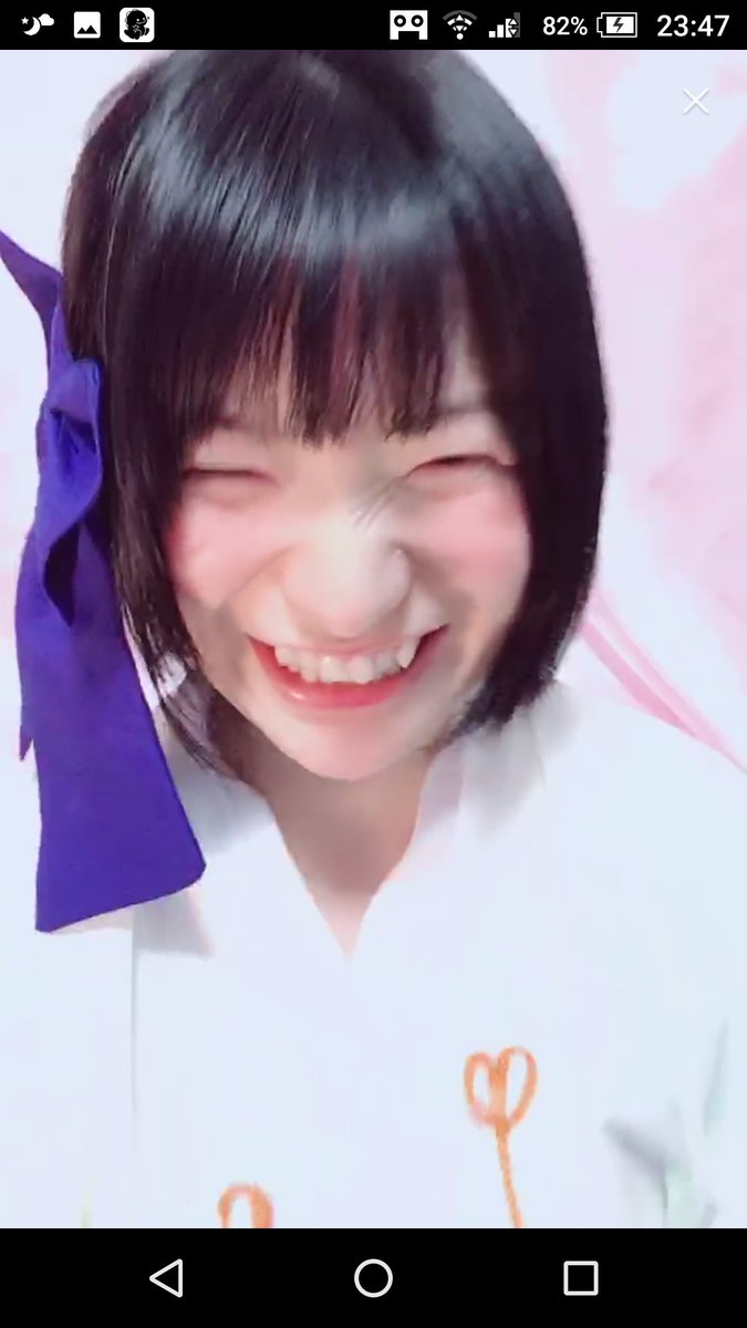 八重歯もチラリで可愛い