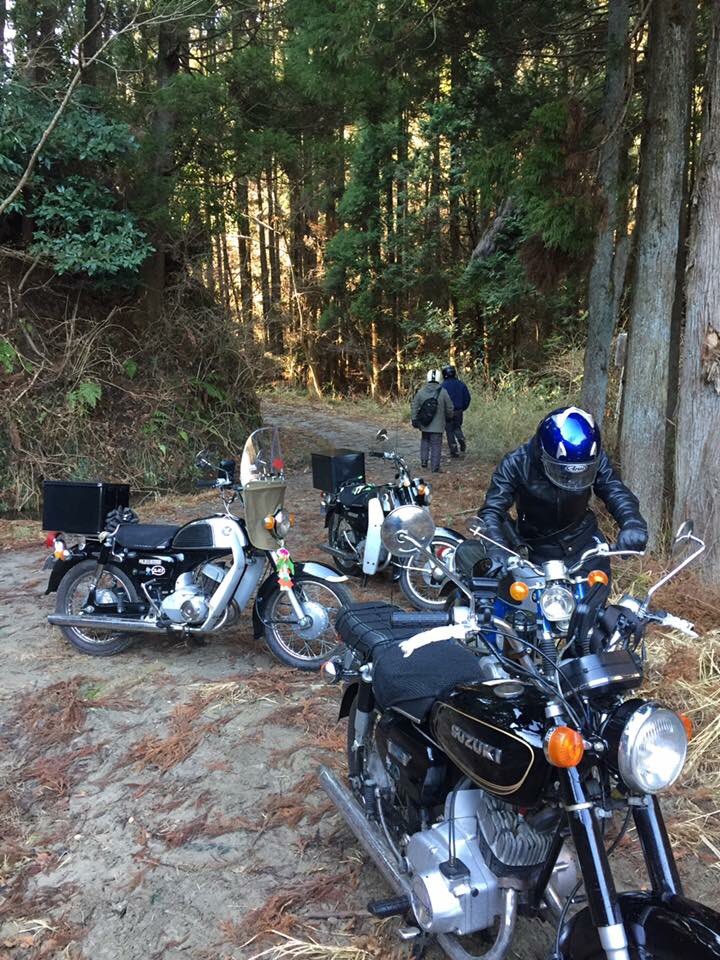 54omorashi's tweet image. 2017年の新春ツーリングの様子。
市原の林道を楽しんで、これさんが手押し様に。
今年の新春ツーリングは何が起きるのか？
#K125 #as50 #54クラブ