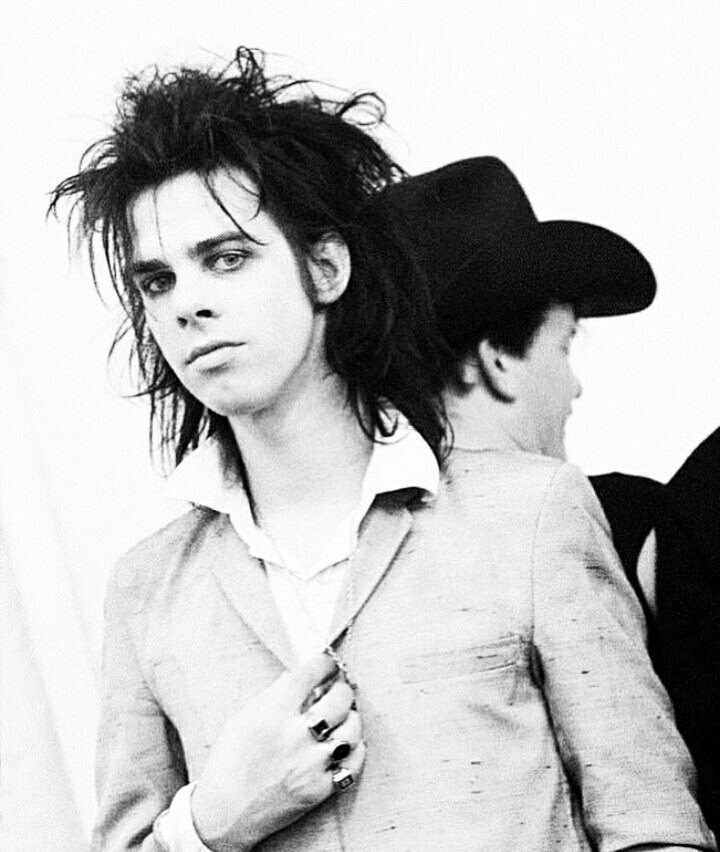 Miow あーそれにしてもポストパンクとかニューウェーブのひとの全盛期の写真は今見ても素敵だわー 今はみんな還暦過ぎてるもんね ブリクサも遂に今月 60歳に T Co Ekwte4dzci Twitter