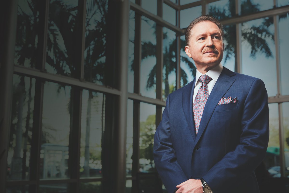 UMiamiHealth's tweet image. Orgulloso de dar la bienvenida al pionero del #MiamiMethod, @JosephLamelas, nuestro nuevo principal de #Cirugíacardíaca. bit.ly/2GQl8Y9  #LamelasReturns #UMiamiCardiac