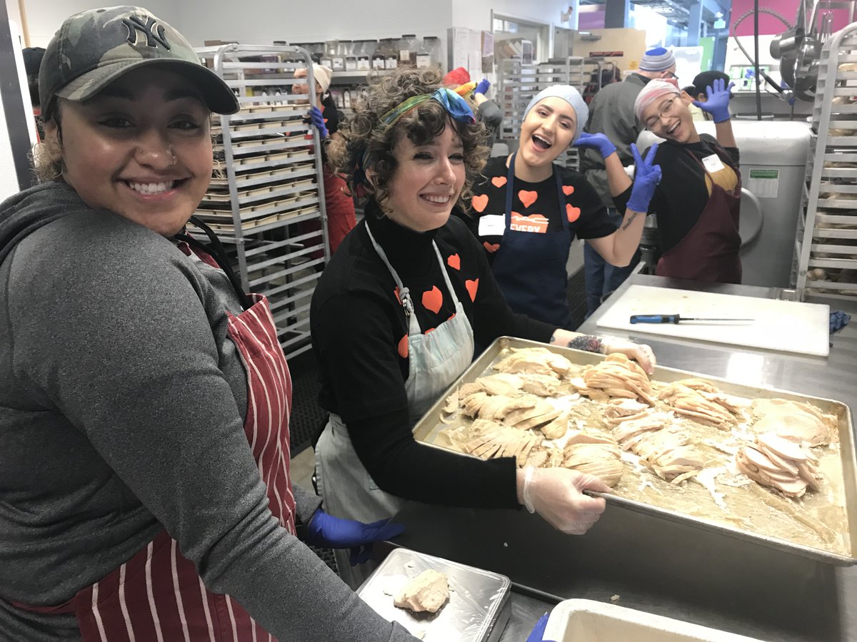 What are your New Year's resolutions? If you are looking to give back in 2019, consider volunteering with Lifelong. ❤️