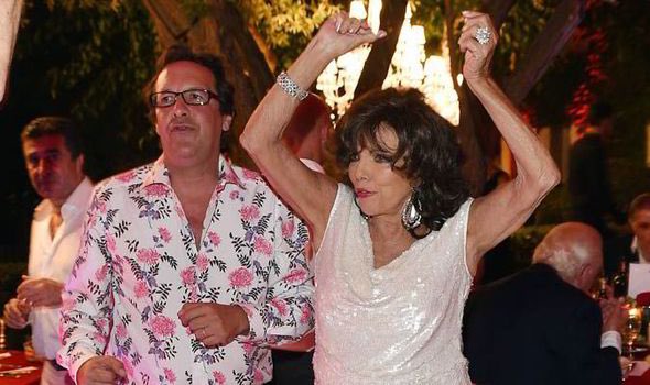 sharon_weave's tweet image. OMG I love these photos of Joan Collins and Alan Carr out partying on New Years ❤️😍