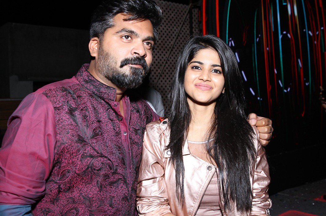 SSiddhiq's tweet photo. My fav pair Thalaivan #STR Anna with @akash_megha #STRNewYearParty2019 #Vantharajavathaanvaruven Update On the Way #VRVTRAILER #VRVFirstSingle
@aditi1231 @LycaProductions https://t.co/zaa3ELN9j9