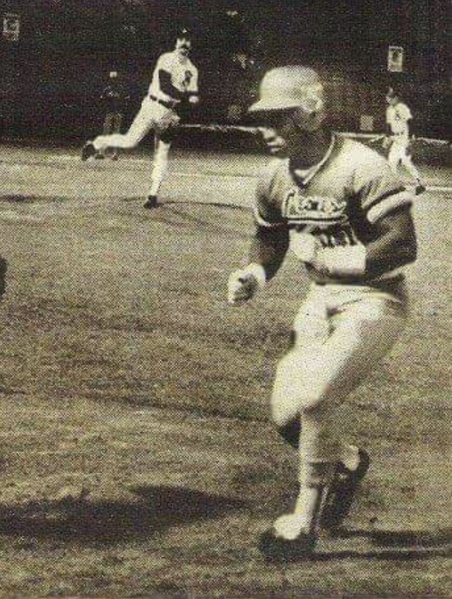 Sabr30PR's tweet image. Today 01/02/1981 At Ponce, PuertoRico. Rickey Henderson steals his 41st and 42nd bases, breaking the old Puerto Rican League record of 41 set by Carlos Bernier in the 1949-50 season. Henderson will finish the season with 44.#baseball #beisbol #PuertoRico #Ponce #MLB #king #steal