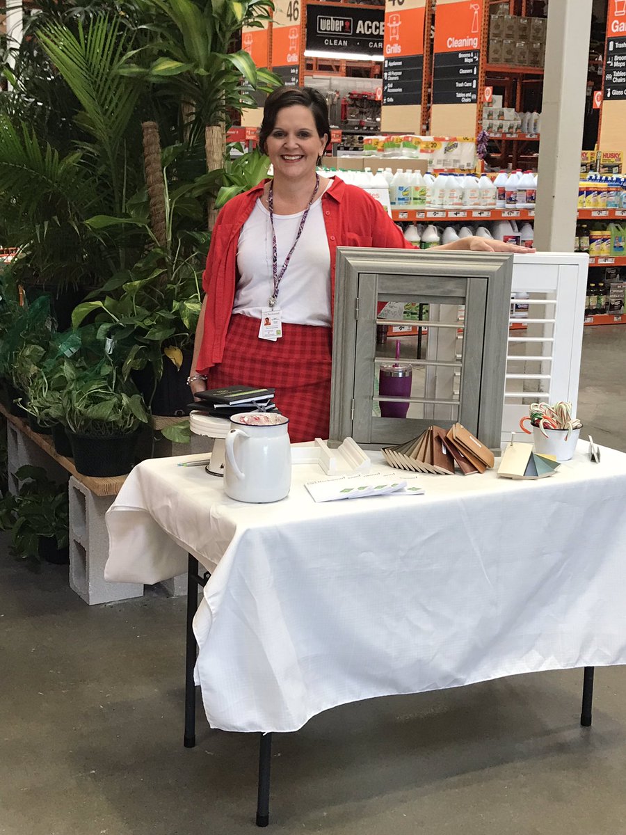 ZegarskiAllyson's tweet photo. Happy New Year! Time to #shutterUp @HomeDepot @RockwoodShutter @amyarockwood @GennyRWS1 https://t.co/FKIwQLKjVs