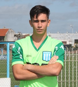 mundoracing's tweet photo. #Pretemporada 2⃣0⃣1⃣9⃣

Existe la posibilidad de que durante la semana, Coudet llame a un cuarto arquero para trabajar con la Primera de #Racing, junto a Arias, García y Gómez. El apuntado es el guardavallas de la #Reserva, Federico Escobar, de 19 años y 1,80 mts. https://t.co/88VytXPBEk