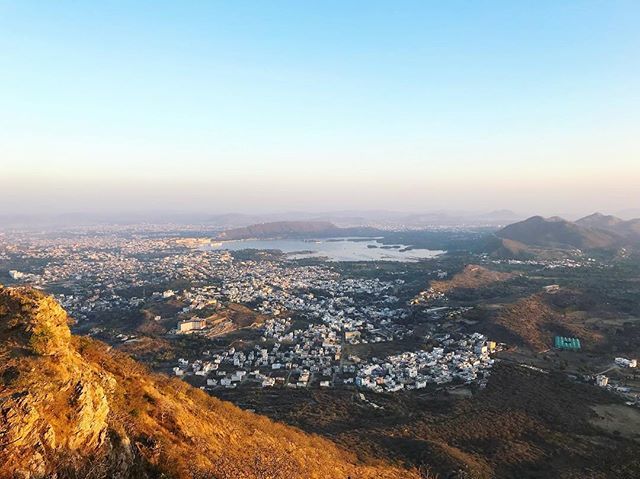 jamiethewalker's tweet photo. sunset over the city of lakes 💙 https://t.co/SBhaTpnlQ4 https://t.co/hxyMJA61cw